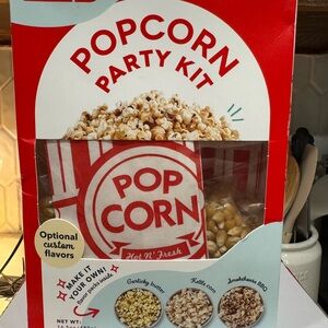 Dash Popcorn Bundle - popcorn maker and party kit
